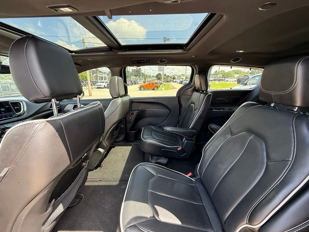 Used 2025 Black Chrysler Limited image 23