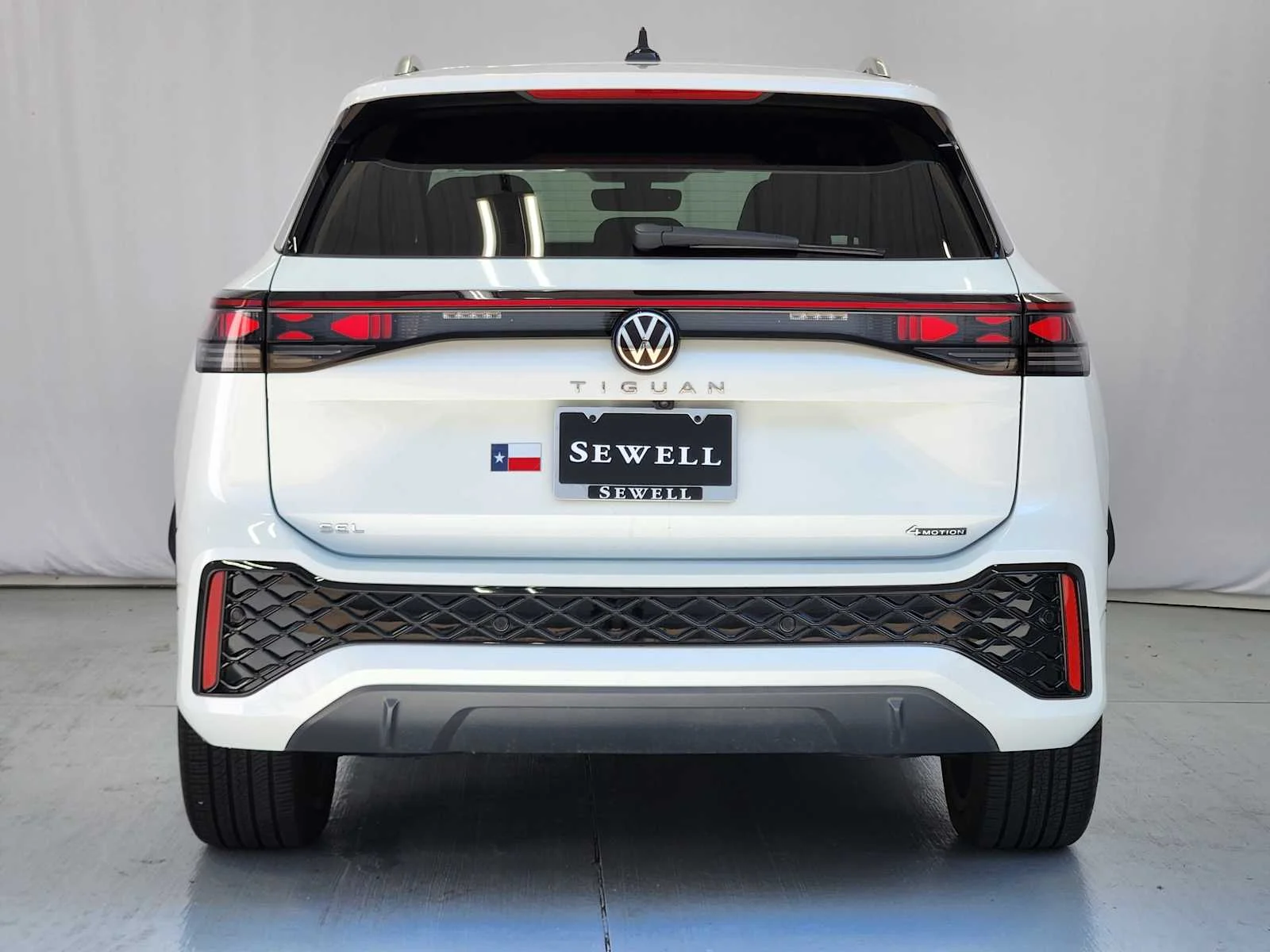 Used 2025 Opal White Pearl Volkswagen SEL R-Line image 7