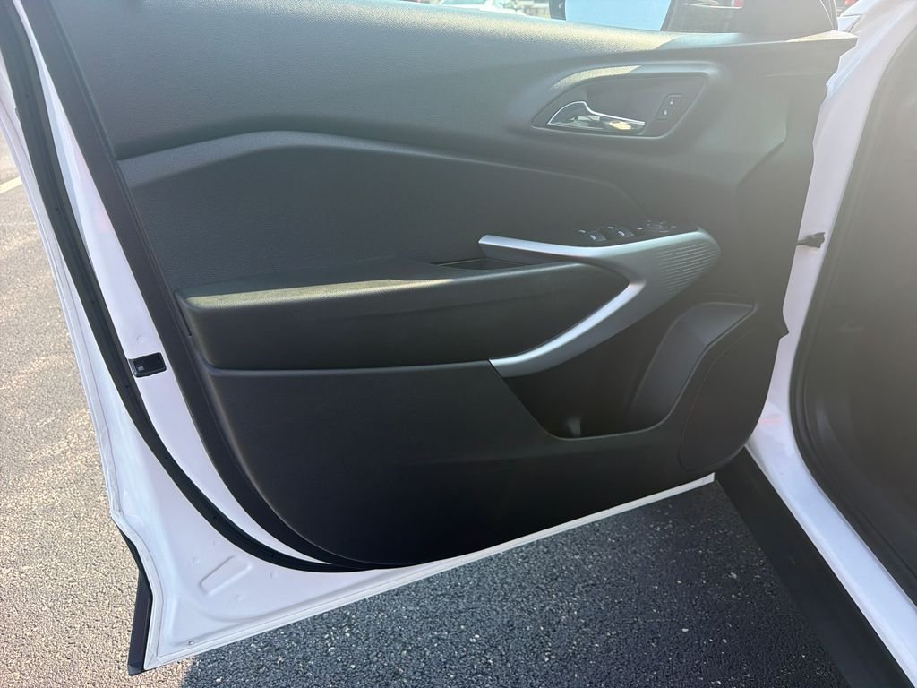 Used 2025 White Chevrolet 1RS image 12