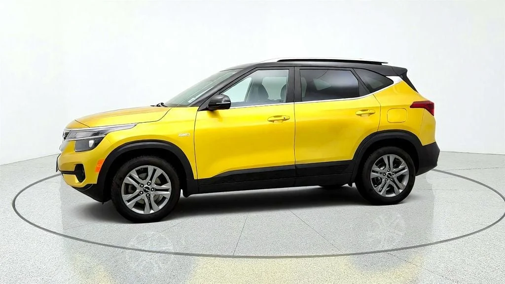 Used 2023 Starbright Yellow/Black Roof Kia S IVT AWD w/ Navigation Pkg & Illuminated Sills image 8