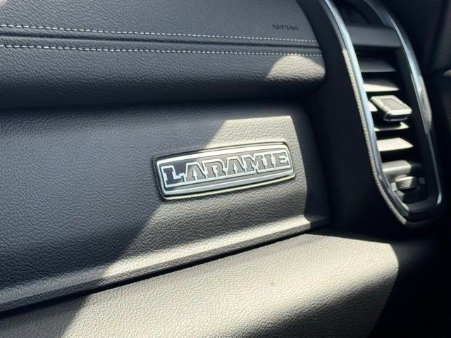New 2026 Diamond Black Crystal Pearl-Coat Exterior Paint RAM Laramie image 28