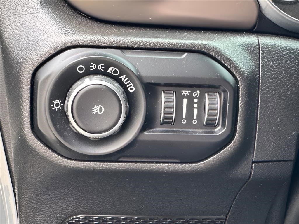Used 2018 Sting-Gray Clearcoat Jeep Sport S image 22