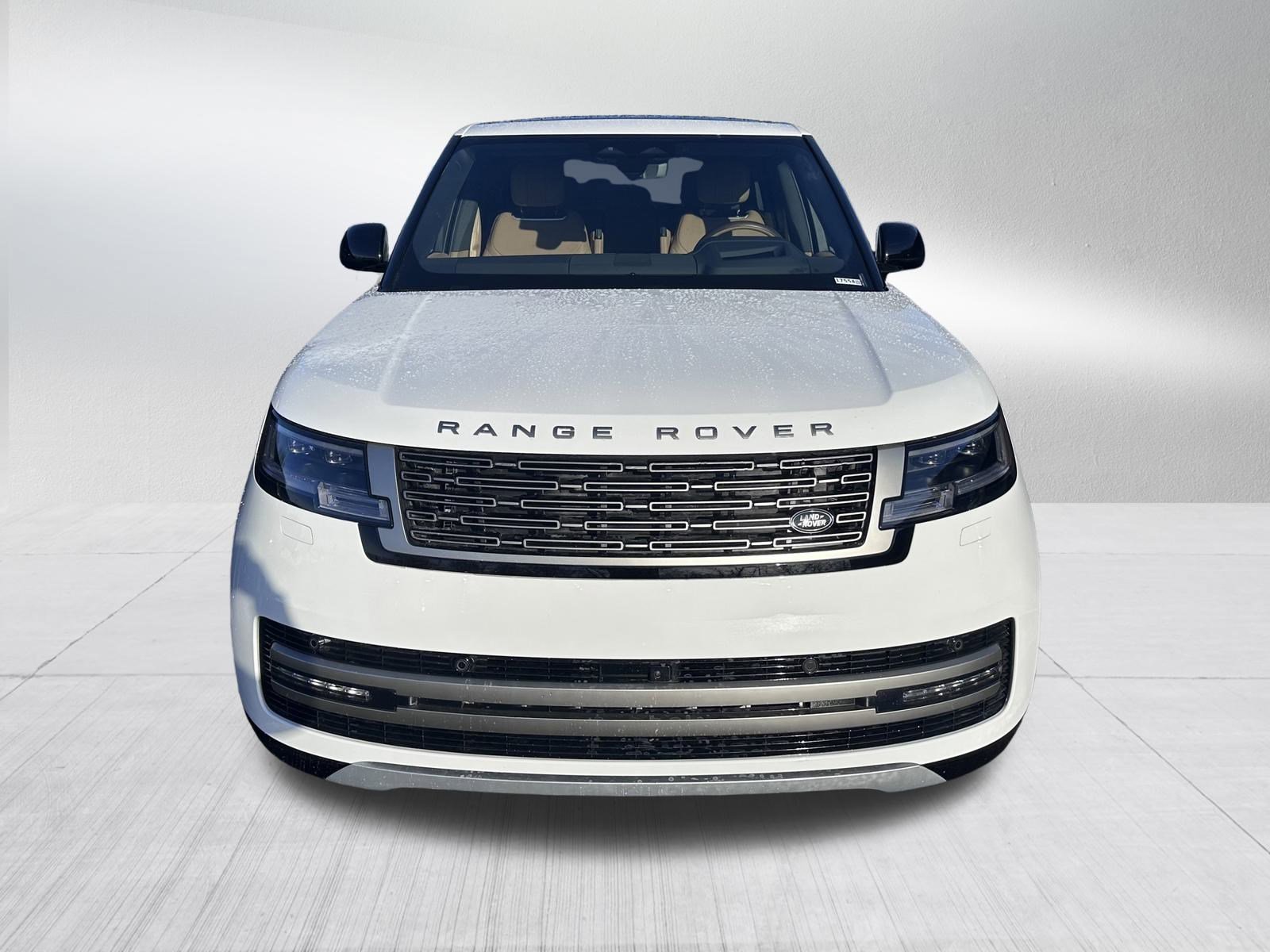 New 2026 Fuji White LAND ROVER SE PHEV image 2