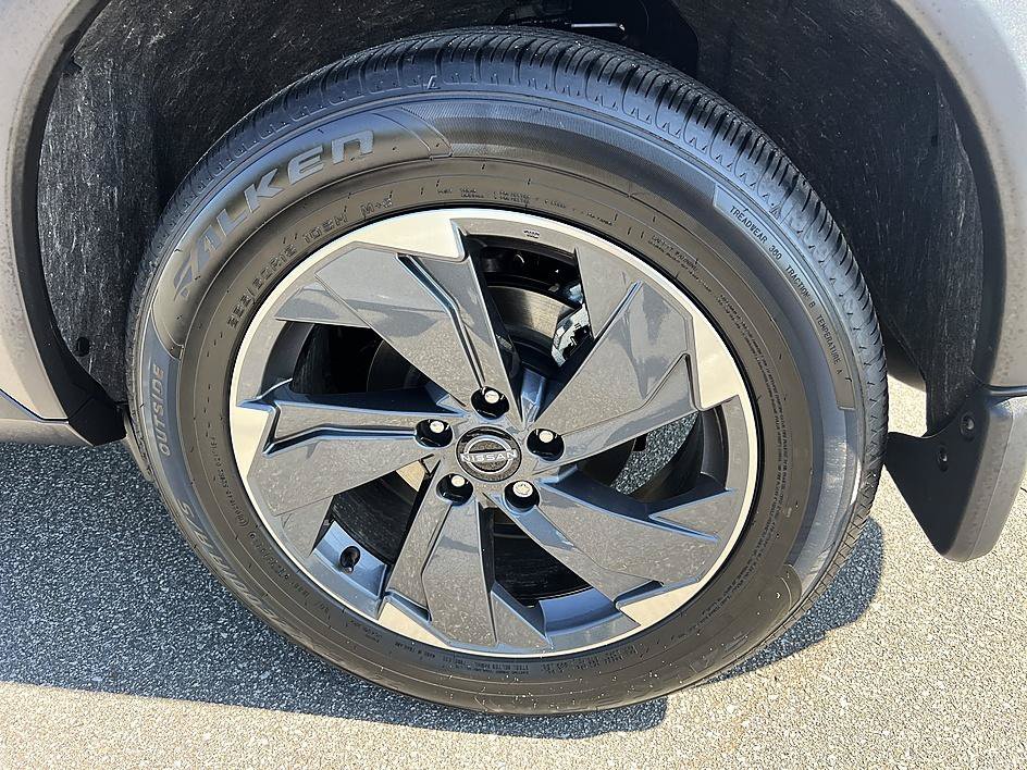 Certified Used 2025 Gun Metallic Nissan SV image 10