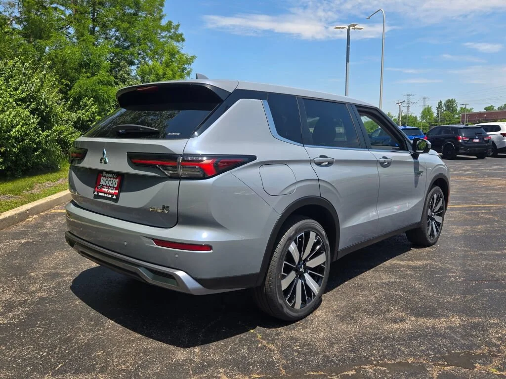 New 2026 Gray Mitsubishi SE S-AWC image 11