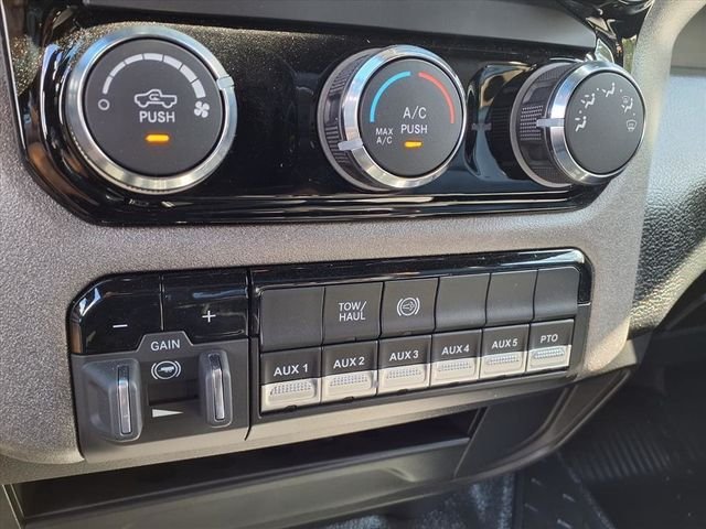 2026 RAM 3500 Chassis Tradesman - Photo 17