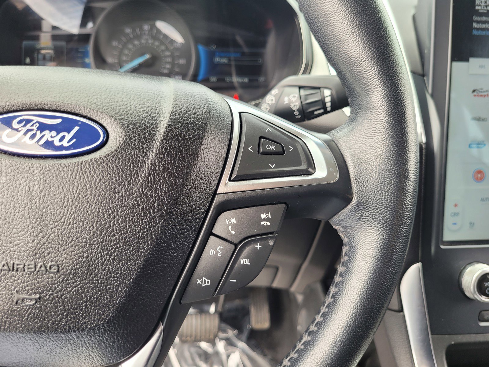 2023 Ford Edge Titanium - Photo 22