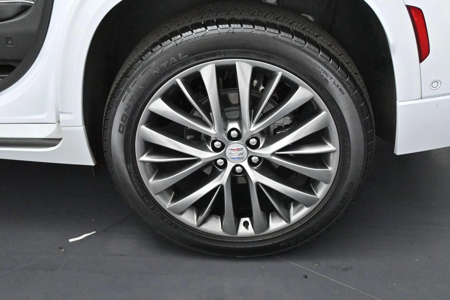 Used 2026 Iridescent White Tricoat Buick Avenir image 40