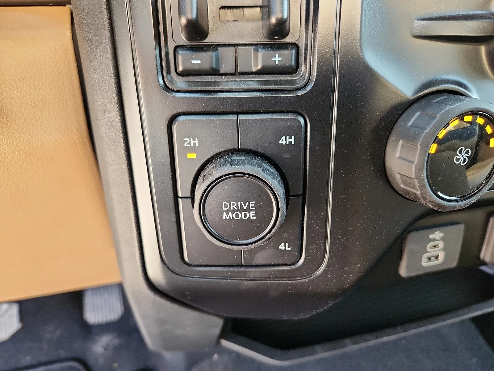 New 2027 Oxford White Ford XLT image 20