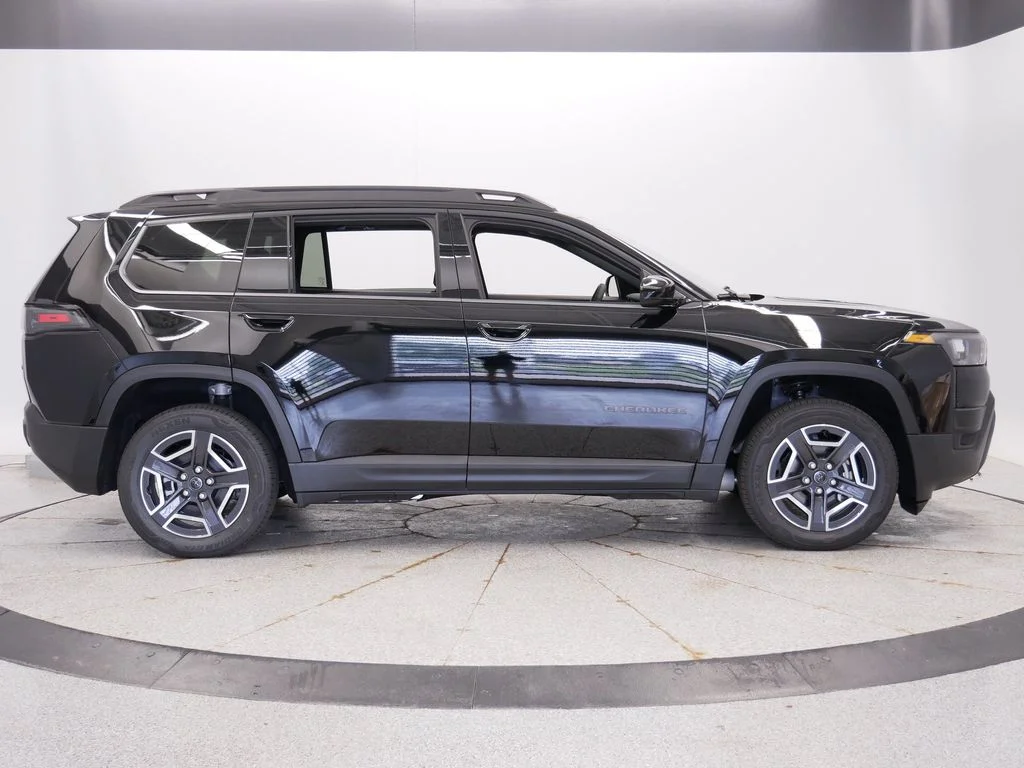 New 2026 Diamond Black Crystal Pearlcoat Jeep Laredo image 7