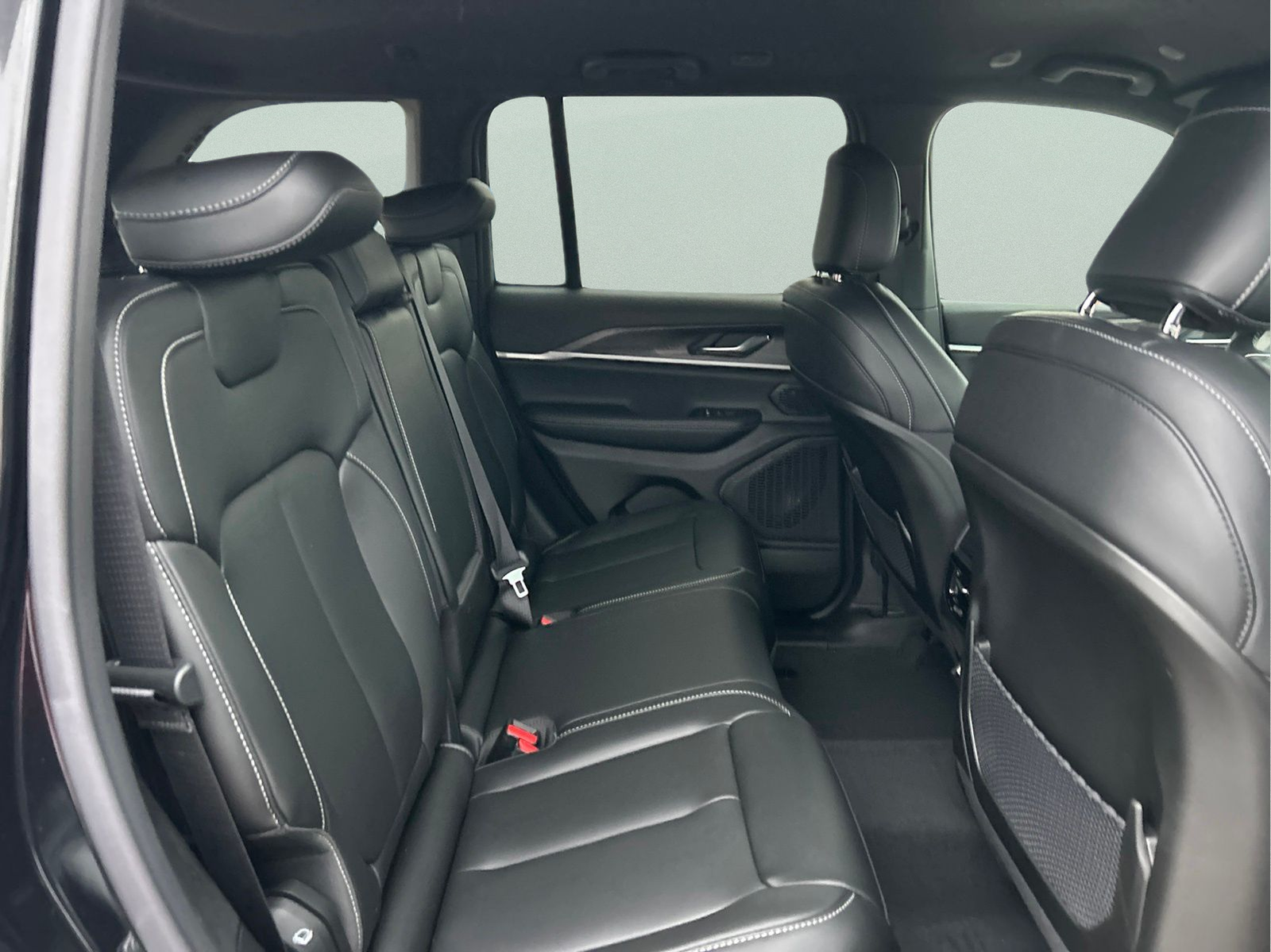 New 2026 Diamond Black Crystal Pearlcoat Jeep Limited image 11