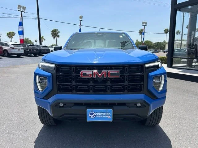 Used 2025  GMC Elevation image 2