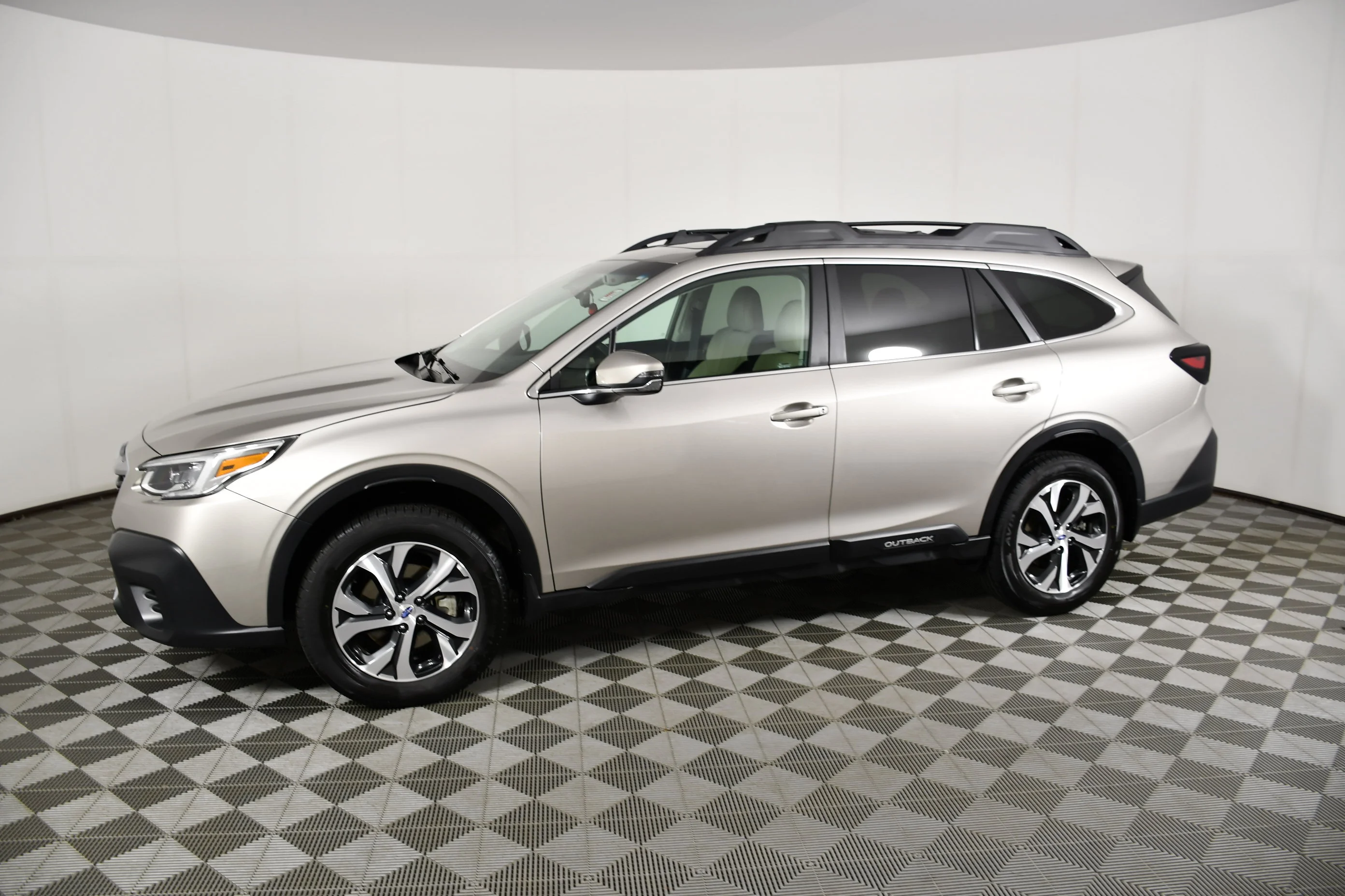 Used 2020 Tungsten Metallic Subaru Limited image 9