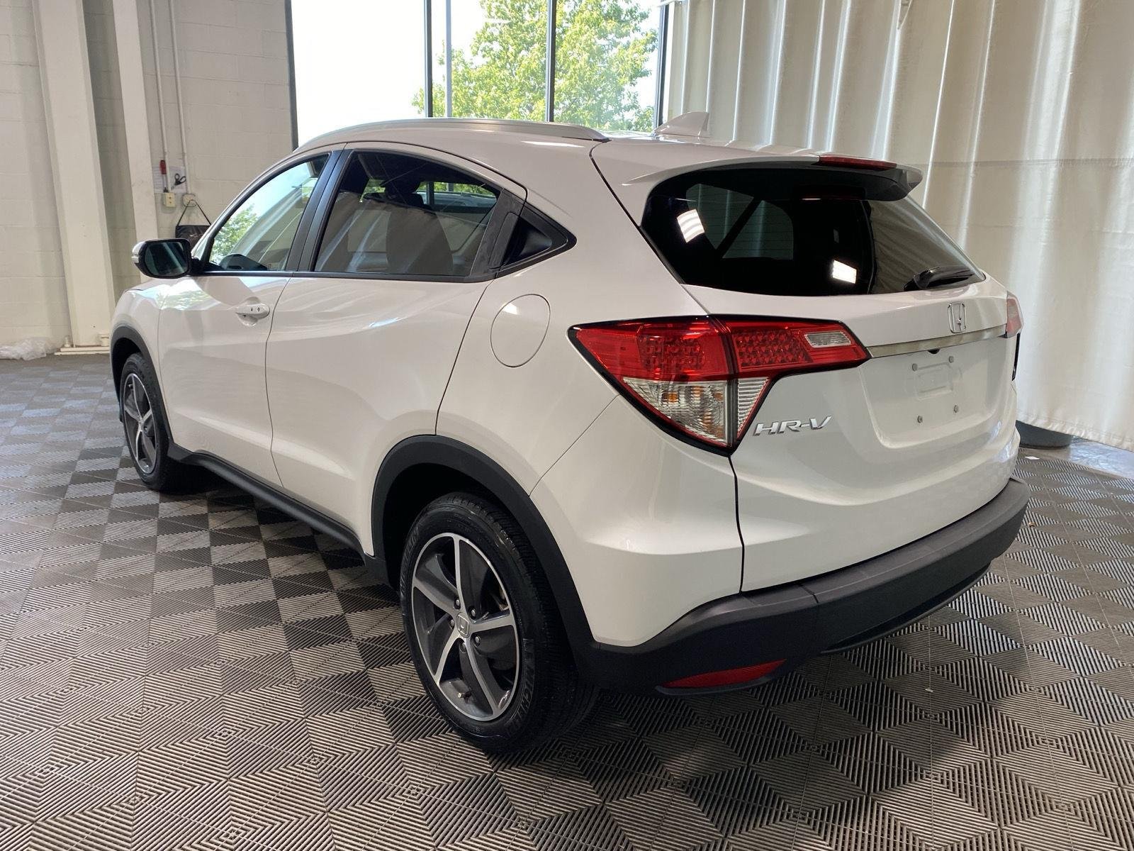 Used 2021 Platinum White Pearl Honda EX-L image 5
