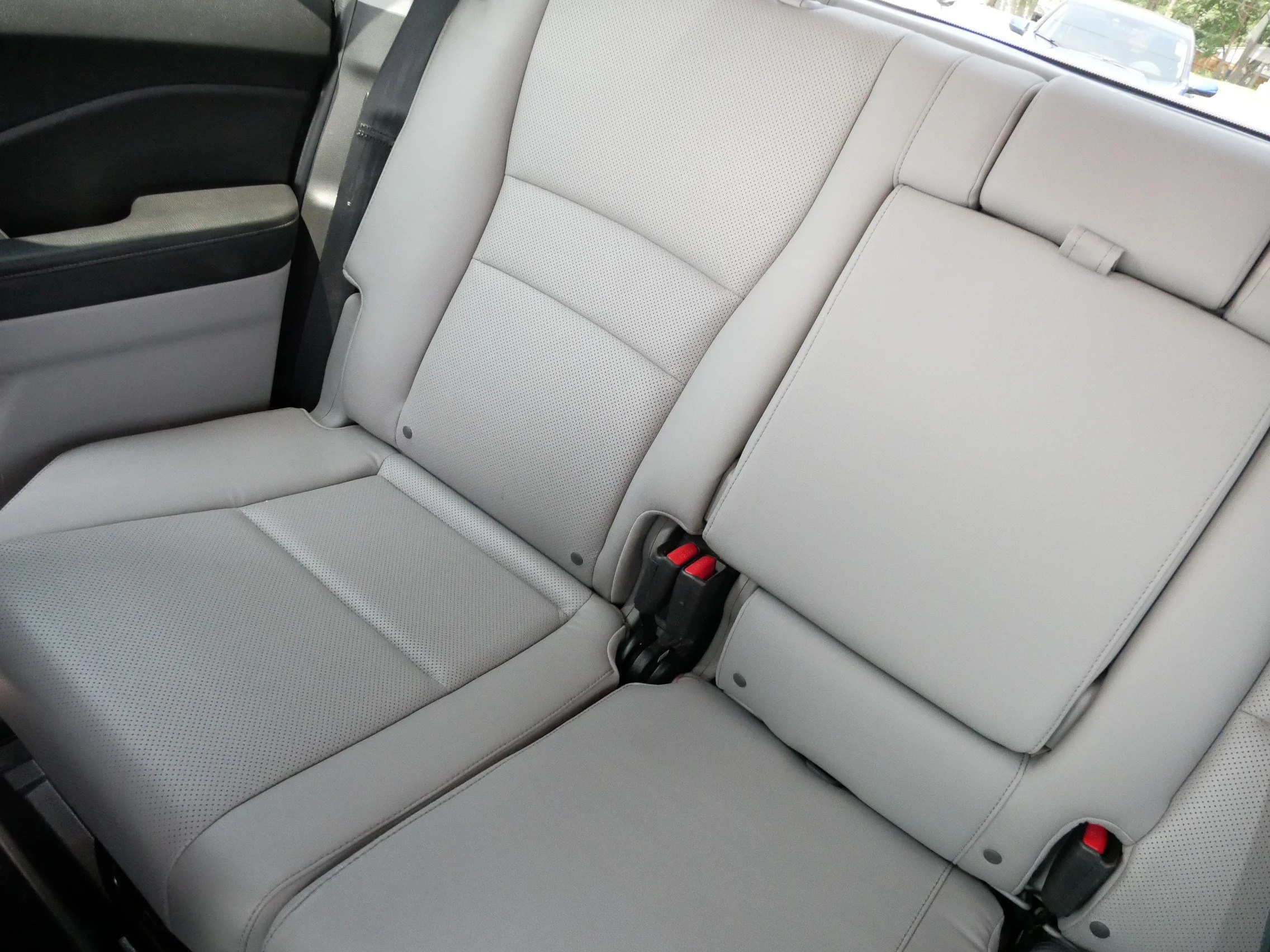 Used 2018 Lunar Silver Metallic Honda RTL image 12