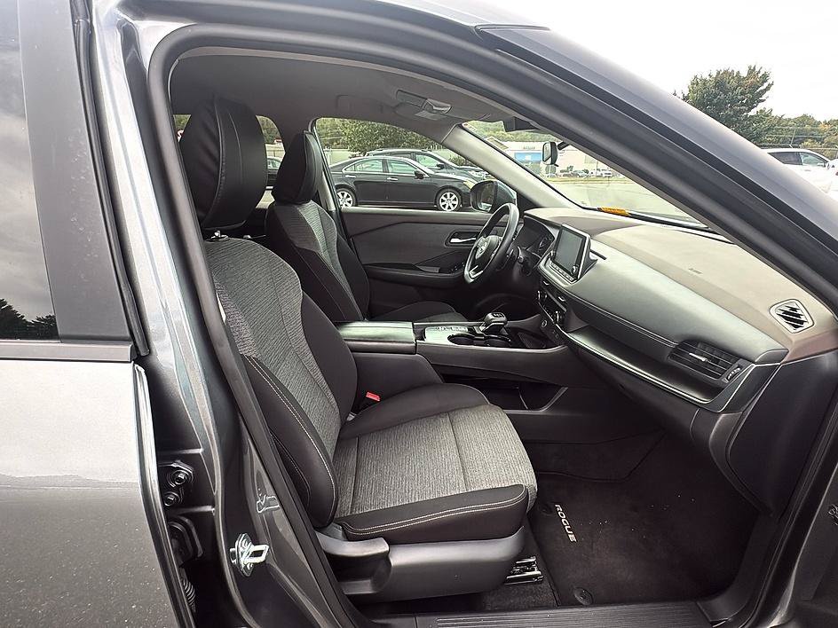Used 2023 Gun Metallic Nissan SV image 6