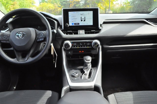 Used 2023 White Toyota LE image 17