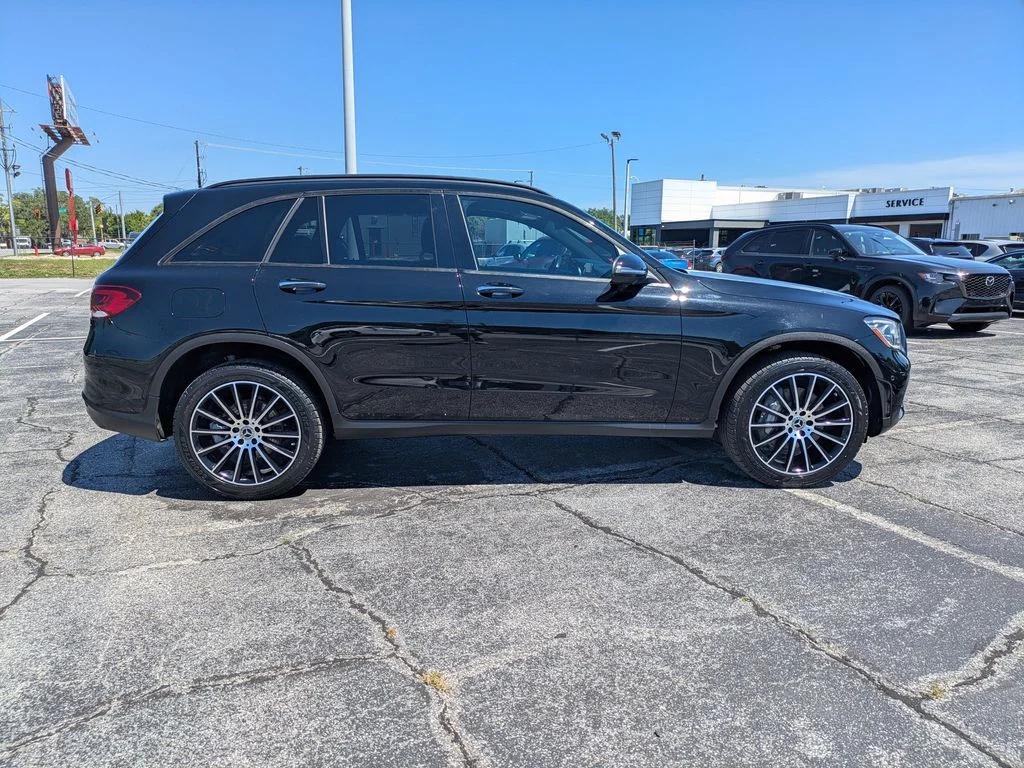 Used 2022  Mercedes-Benz GLC 300 image 3