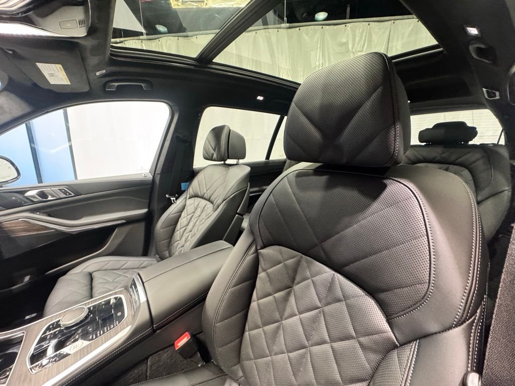Used 2026 Black BMW xDrive40i image 17