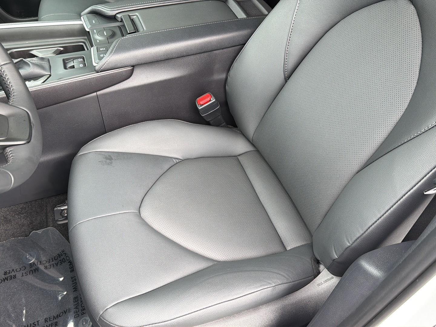 Used 2025 Wind Chill Pearl Toyota XLE image 30