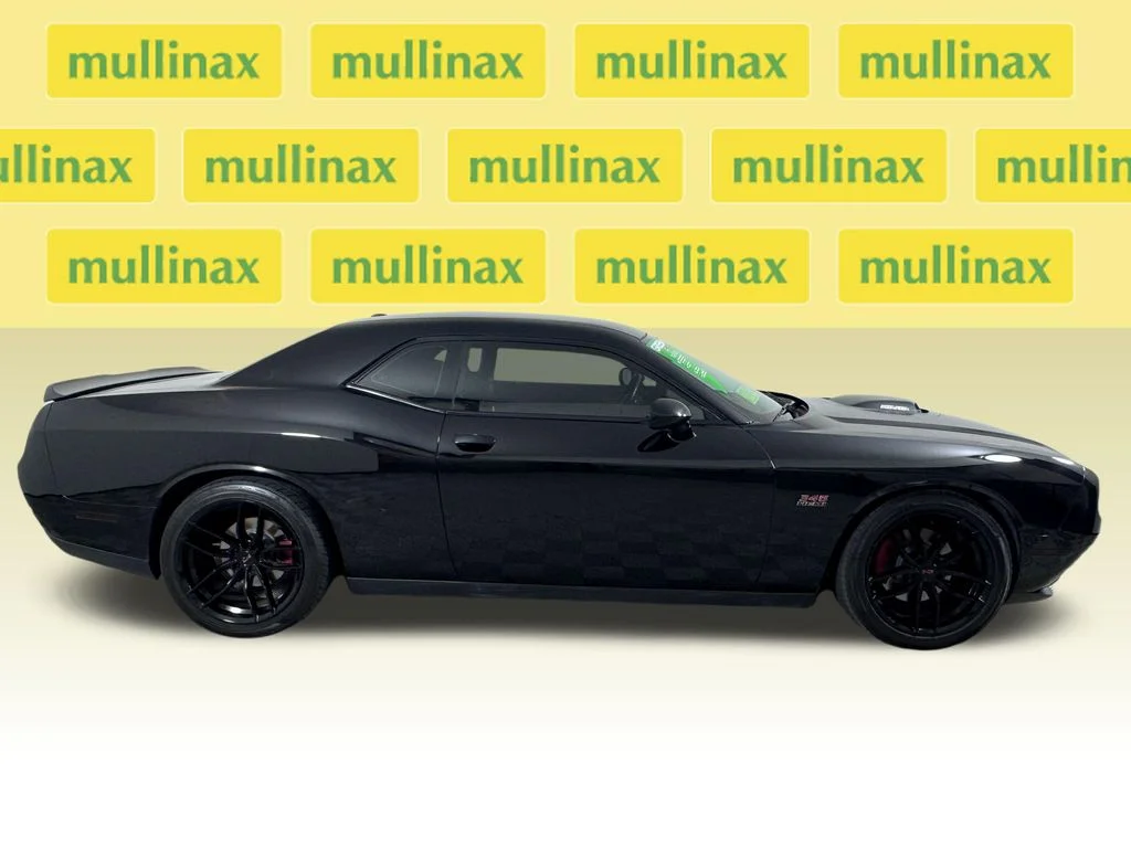 Used 2016 Black Dodge R/T Shaker image 2