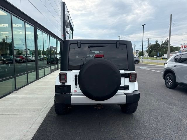 Used 2017 White Jeep Unlimited Sahara image 4