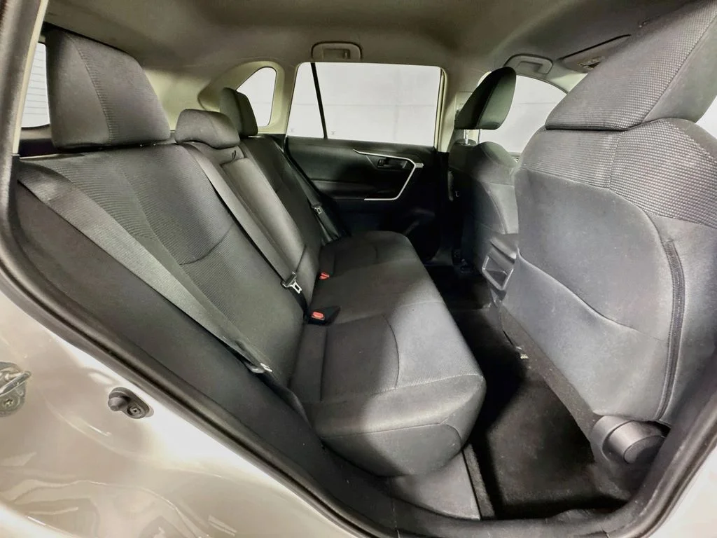 Used 2020 White Toyota LE image 31
