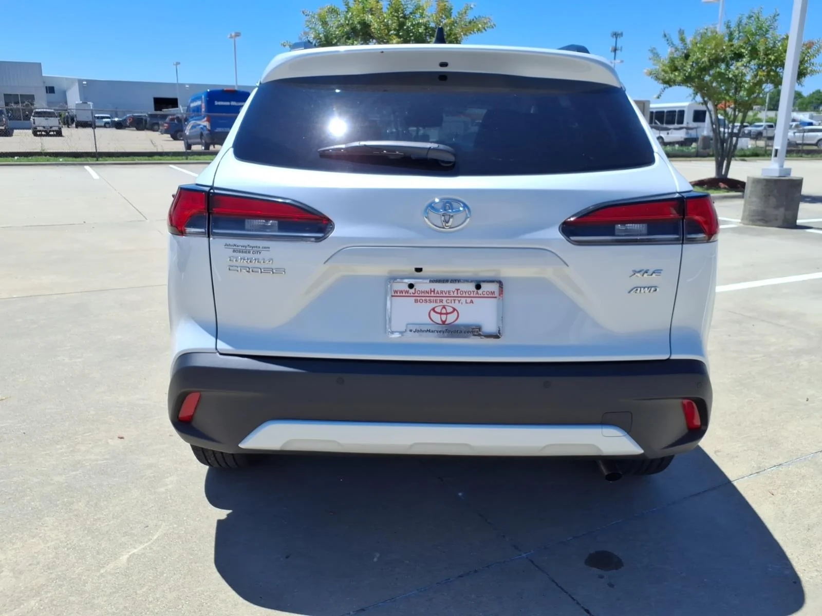 2025 Toyota Corolla Cross XLE - Photo 3