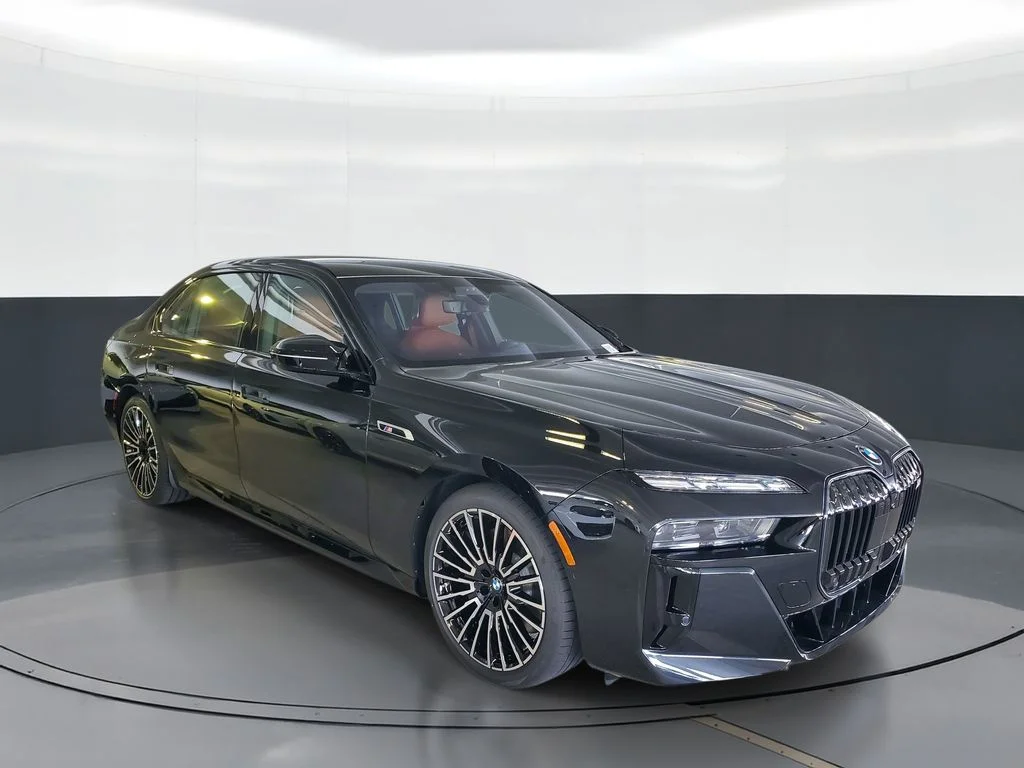 New 2026 Black BMW M70 image 2