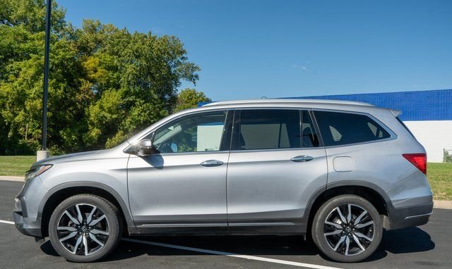 Used 2020 Modern Steel Metallic Honda Touring image 9