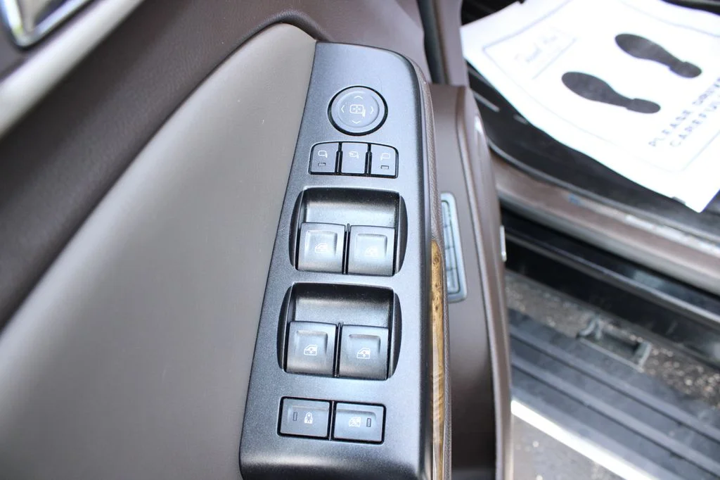Used 2017 Onyx Black GMC Denali image 29