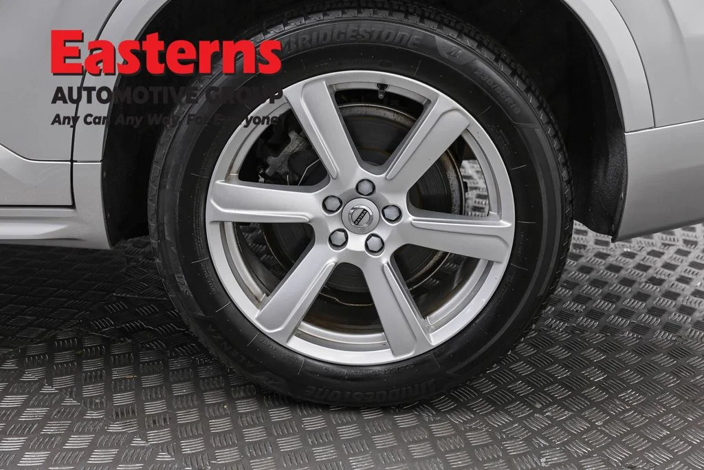 Used 2022 Gray Volvo T5 Momentum image 33