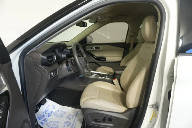 Used 2021 Star White Ford Platinum image 25