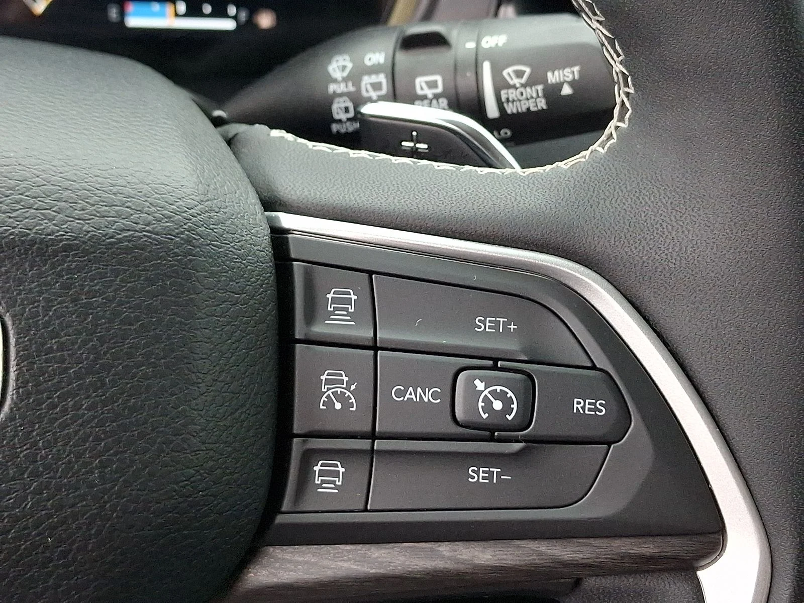 Used 2023 White Jeep Limited image 24