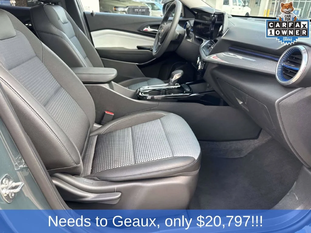 Used 2025 Gray Chevrolet LT image 28