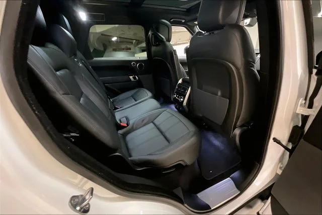 Used 2020 White Land Rover HSE image 12