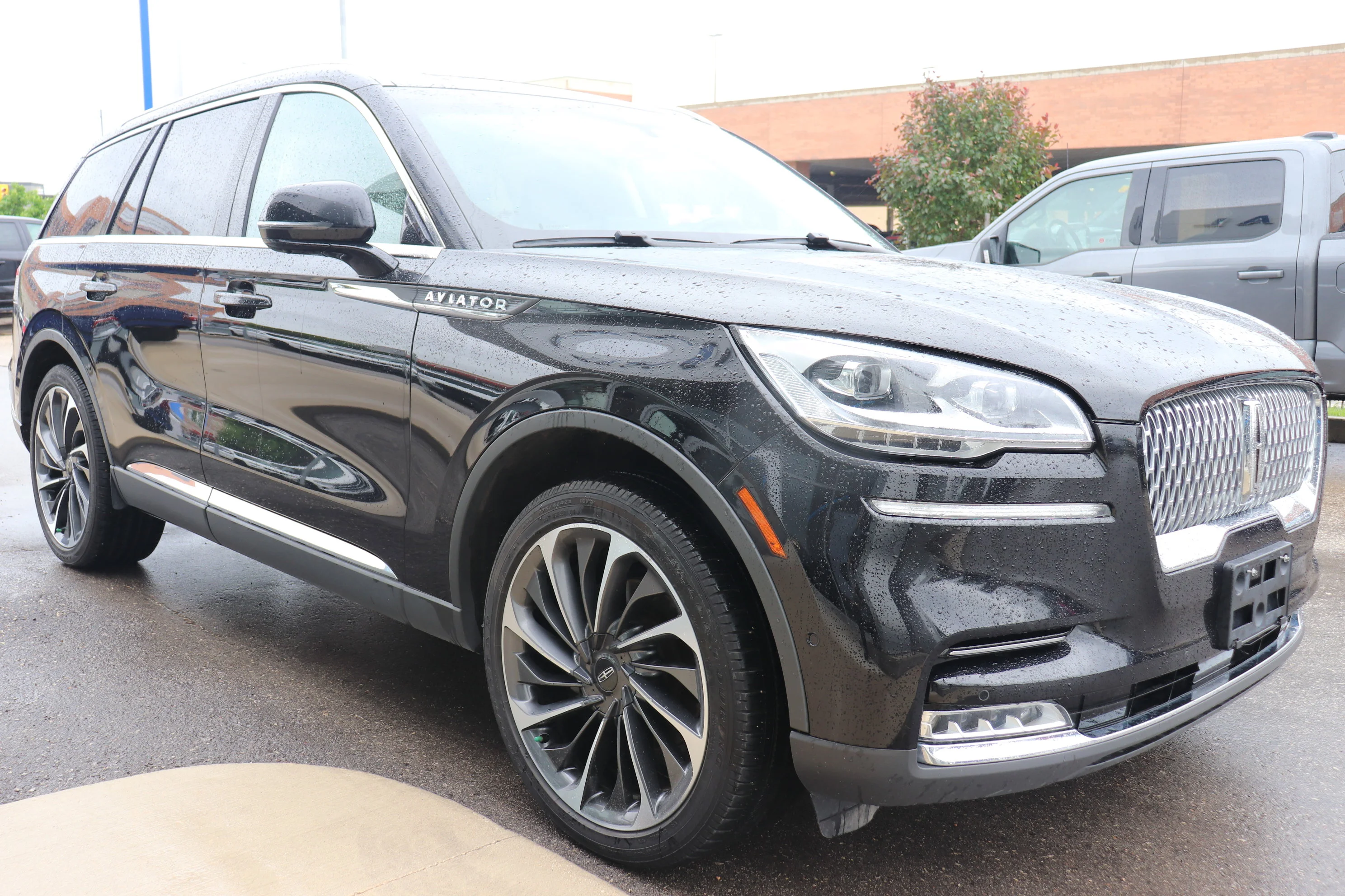 Used 2023 Black Lincoln Reserve image 5
