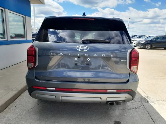 Used 2025 Gray Hyundai SE image 6