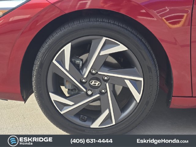 Used 2025 Red Hyundai SEL Convenience image 12