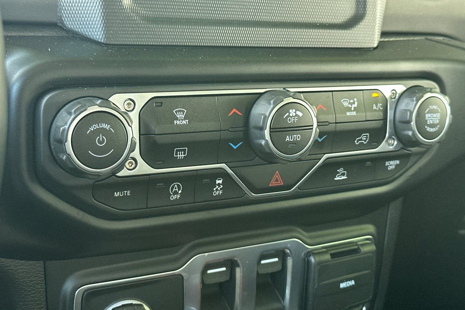 Used 2021 Red Jeep Sport S image 20