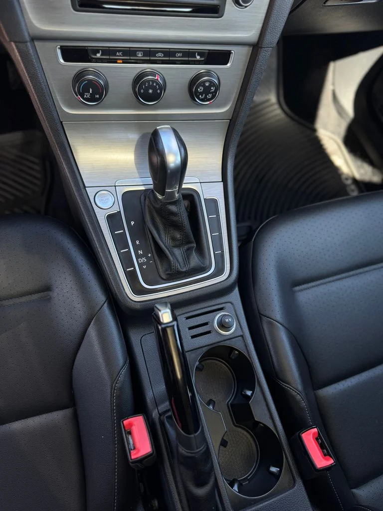 Used 2016 Night Blue Metallic Volkswagen TSI SE 4-Door image 21