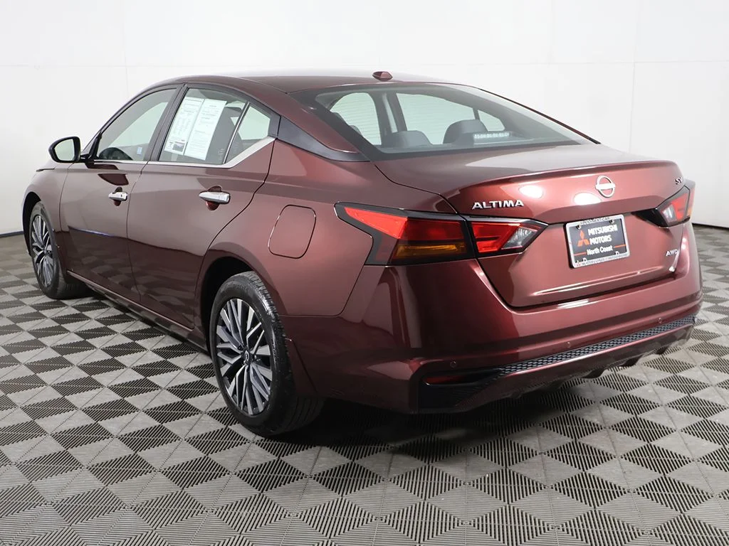 Used 2024 Red Nissan 2.5 SV image 6