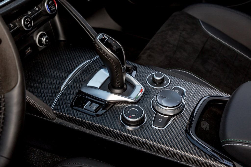 2024 Alfa Romeo Stelvio Quadrifoglio - Photo 17