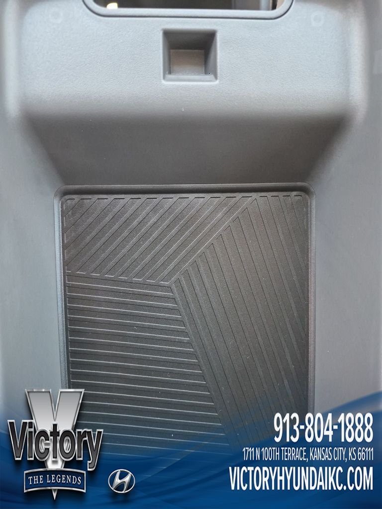 Used 2025 Green Hyundai SE image 25