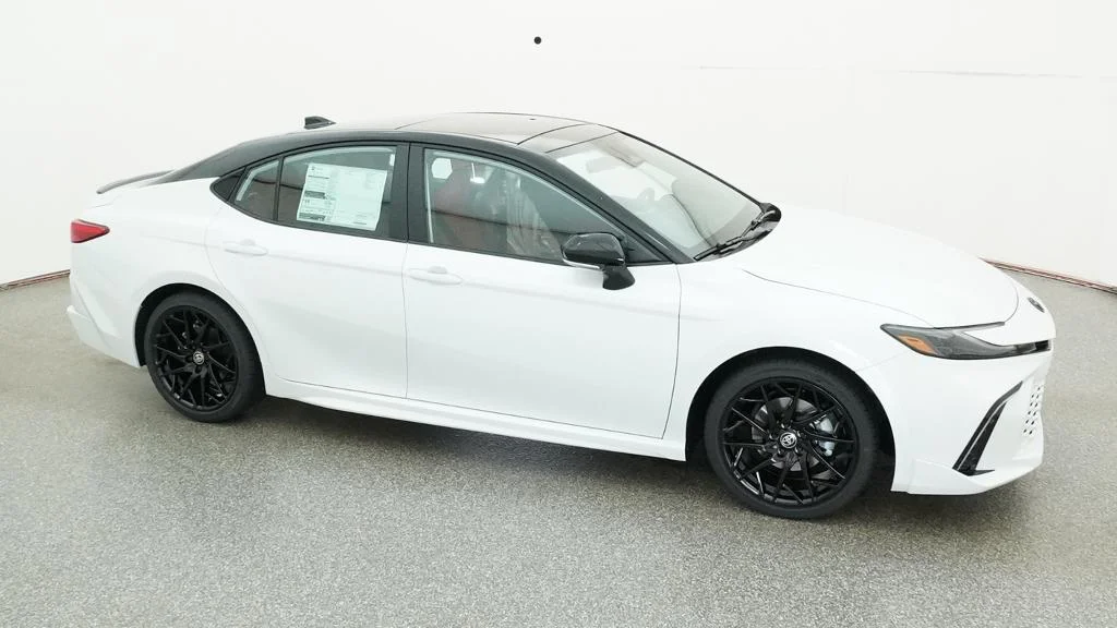New 2026 Wind Chill Pearl with Midnight Black Metallic roof Toyota XSE image 20