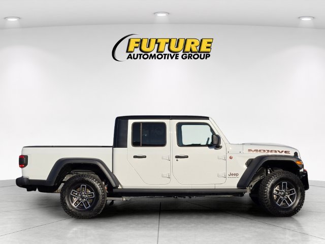 Used 2025 White Jeep Mojave image 3