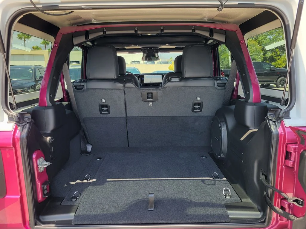New 2026 Tuscadero Pearlcoat Jeep Rubicon X image 20