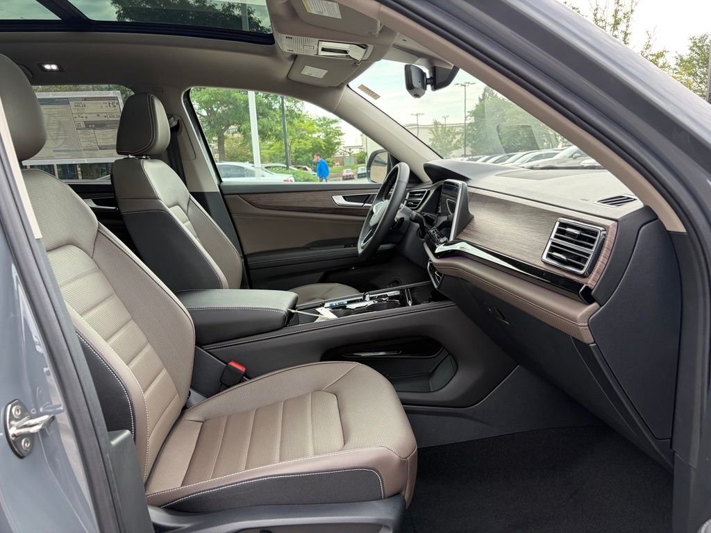 New 2026 Pure Gray Volkswagen 2.0T SEL image 15