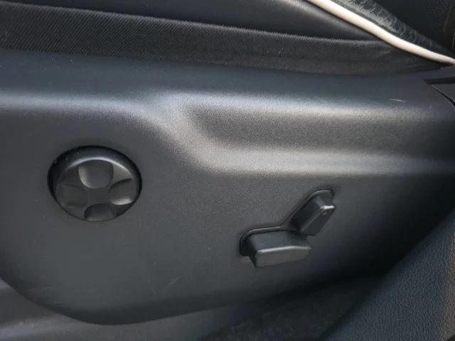 Used 2016 White Jeep Overland image 29