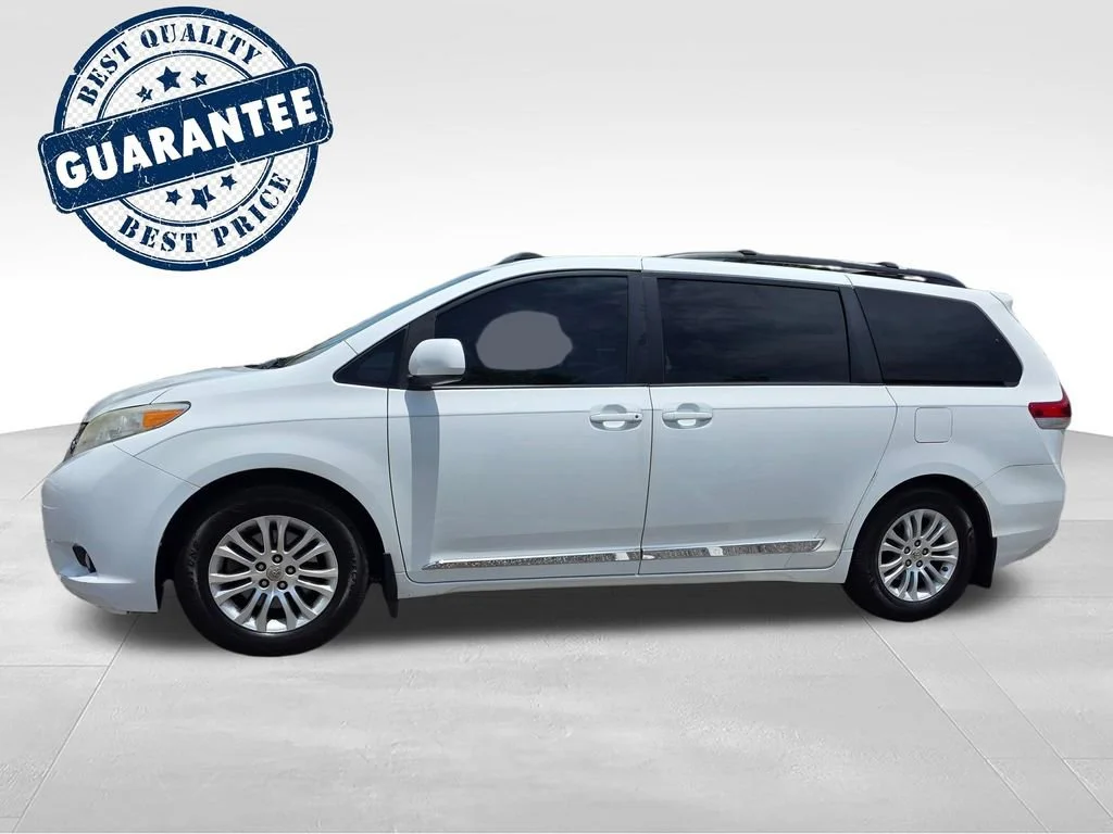 Used 2011  Toyota XLE AAS image 3